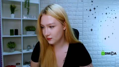 Sophie online show from June 4, 2026, 8:15 pm