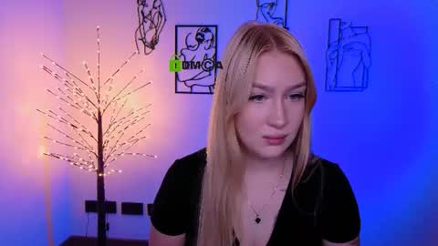 Sophie online show from July 17, 2026, 7:08 pm