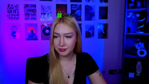 Sophie online show from July 24, 2026, 7:23 pm