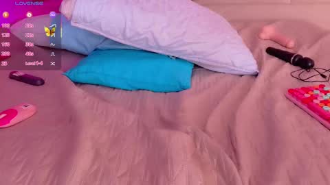 Scarlett  online show from October 8, 2025, 9:01 pm