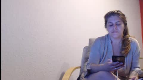 Snapshot of playfulsamira chatting on April 27, 2026, 6:39 pm PlayfulSamira online show from April 27, 2026, 6:39 pm