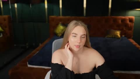 Lana online show from December 4, 2025, 11:30 am