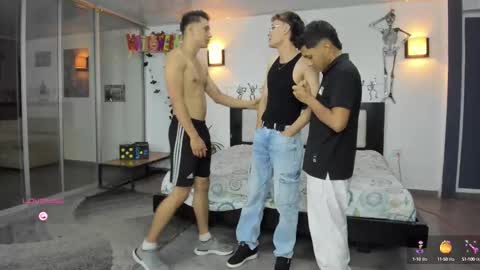   online show from October 5, 2025, 11:13 pm