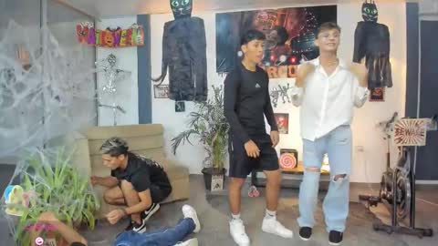   online show from October 24, 2025, 11:23 pm