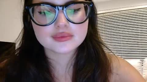 Snapshot of playnofuckinggames chatting on April 8, 2026, 9:04 pm Mary online show from April 8, 2026, 9:04 pm