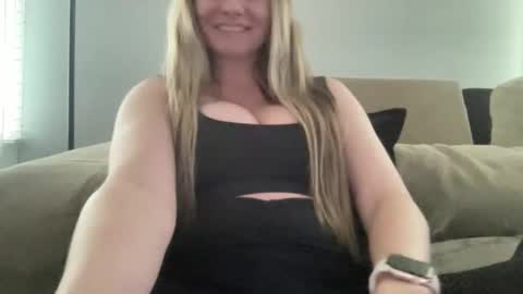 Snapshot of playwithcaity chatting on May 27, 2026, 9:23 pm Caity online show from May 27, 2026, 9:23 pm