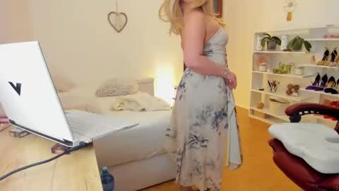 Snapshot of pleasurewitch chatting on February 6, 2025, 7:40 pm PleasureWitch online show from February 6, 2025, 7:40 pm