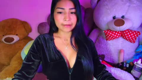 Nicole online show from June 5, 2026, 2:23 pm