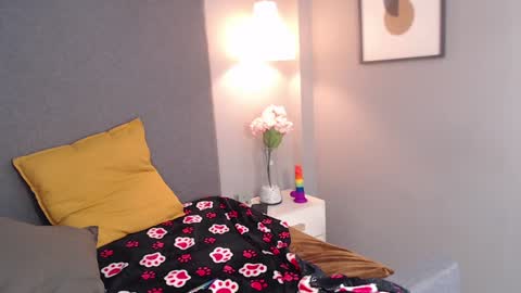 Snapshot of poison__luna chatting on January 8, 2025, 7:45 pm Luna online show from January 8, 2025, 7:45 pm