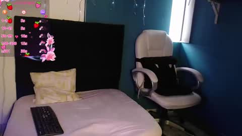 Snapshot of poison__luna chatting on January 28, 2025, 5:14 pm Luna online show from January 28, 2025, 5:14 pm