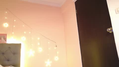 Snapshot of poison__luna chatting on February 1, 2025, 7:44 pm Luna online show from February 1, 2025, 7:44 pm