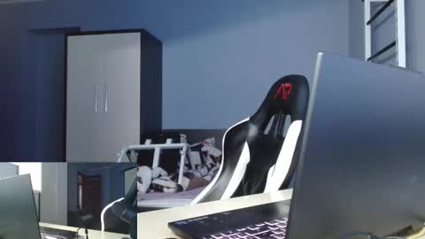 Poliglotjoe2 online show from February 14, 2026, 1:52 pm