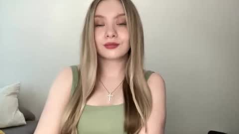 polishangel222 online show from June 6, 2026, 5:17 pm