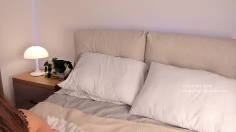 Polly online show from January 24, 2025, 6:25 pm