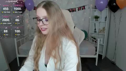 Polly  online show from November 4, 2025, 5:50 am