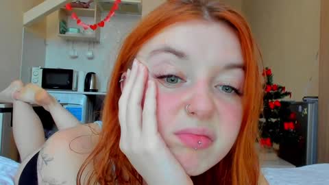 Snapshot of polly_luna chatting on December 2, 2024, 11:23 am Polly online show from December 2, 2024, 11:23 am