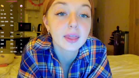 Snapshot of polly_luna chatting on December 6, 2024, 5:33 pm Polly online show from December 6, 2024, 5:33 pm