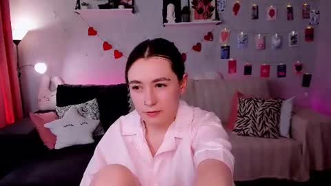Snapshot of polly_pop_ chatting on June 10, 2026, 9:19 am Polly online show from June 10, 2026, 9:19 am