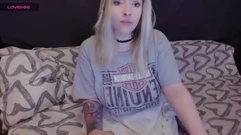Snapshot of polly_wow chatting on July 7, 2026, 7:29 pm Polly online show from July 7, 2026, 7:29 pm
