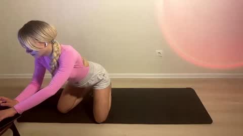 Snapshot of pollyy__mollyy chatting on July 20, 2026, 1:46 pm Polly online show from July 20, 2026, 1:46 pm