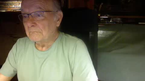 Snapshot of pomme1949 chatting on February 23, 2025, 5:18 pm pomme1949 online show from February 23, 2025, 5:18 pm