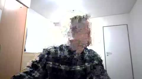 pommesmiteiscreme online show from January 6, 2025, 7:13 pm