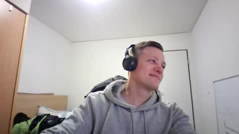 pommesmiteiscreme online show from March 2, 2025, 12:31 am