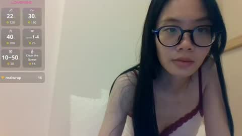Poppyluvuuu online show from June 27, 2026, 12:33 pm