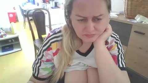 Snapshot of pornbusty chatting on April 26, 2026, 9:40 am MelissOfficial online show from April 26, 2026, 9:40 am