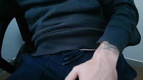 porw23 online show from October 17, 2025, 7:33 am