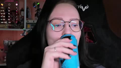 Robyn online show from April 8, 2026, 9:42 am