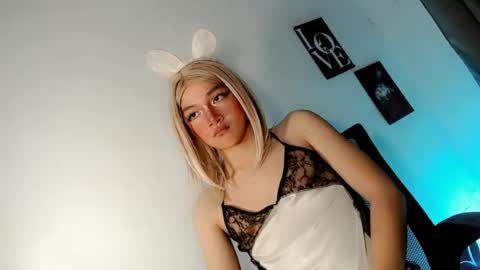 Snapshot of precious_laura18 chatting on June 18, 2026, 6:23 pm precious_laura18 online show from June 18, 2026, 6:23 pm