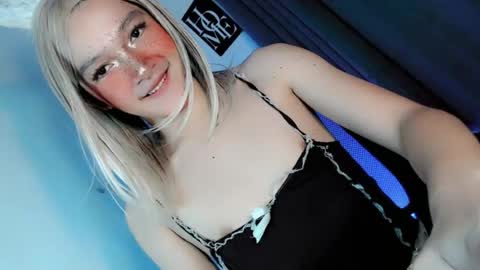 Snapshot of precious_laura18 chatting on June 21, 2026, 6:43 pm precious_laura18 online show from June 21, 2026, 6:43 pm