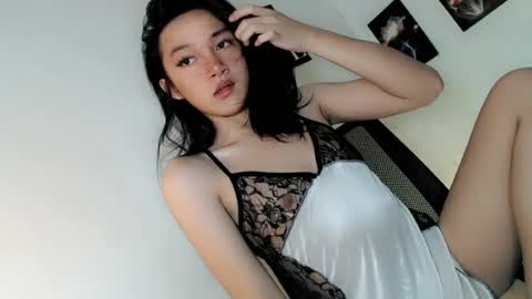 Snapshot of precious_laura18 chatting on July 8, 2026, 12:53 pm precious_laura18 online show from July 8, 2026, 12:53 pm