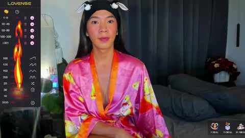 Julia Flores online show from October 23, 2025, 3:06 am