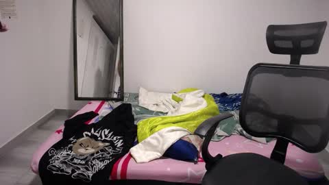 Plux online show from November 2, 2025, 3:42 am