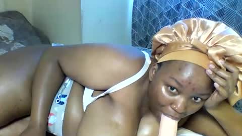 Snapshot of prettie_diva0 chatting on November 19, 2025, 12:27 pm Prettie diva online show from November 19, 2025, 12:27 pm
