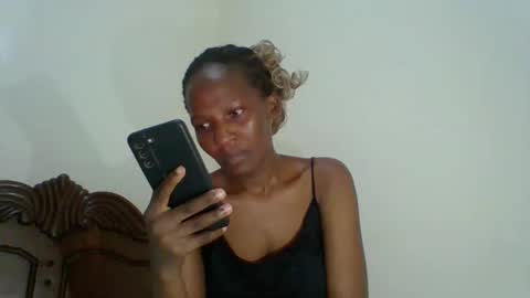 prettie_petitee online show from April 12, 2026, 11:26 am