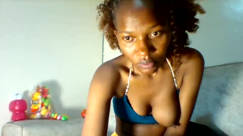 Snapshot of prettie_petitee chatting on July 14, 2026, 3:33 am prettie_petitee online show from July 14, 2026, 3:33 am