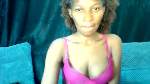 Snapshot of prettie_petitee chatting on July 14, 2026, 12:00 pm prettie_petitee online show from July 14, 2026, 12:00 pm