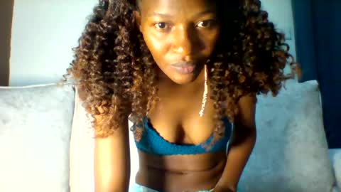Snapshot of prettie_petitee chatting on July 19, 2026, 8:40 am prettie_petitee online show from July 19, 2026, 8:40 am