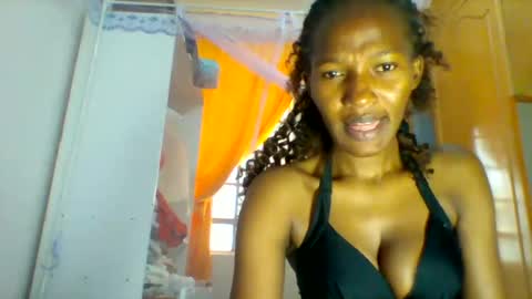 Snapshot of prettie_petitee chatting on July 21, 2026, 9:33 am prettie_petitee online show from July 21, 2026, 9:33 am