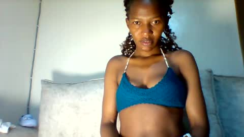 Snapshot of prettie_petitee chatting on July 26, 2026, 6:32 am prettie_petitee online show from July 26, 2026, 6:32 am