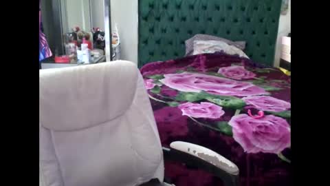 Yasmine pretty online show from October 15, 2025, 3:23 pm