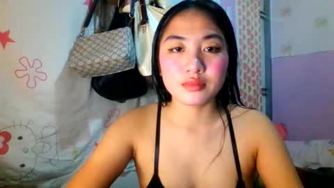 Snapshot of pretty_am chatting on November 19, 2025, 5:13 pm pretty_am online show from November 19, 2025, 5:13 pm