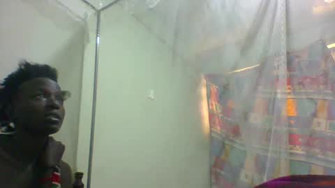 pretty_betty_ online show from February 5, 2025, 7:50 am