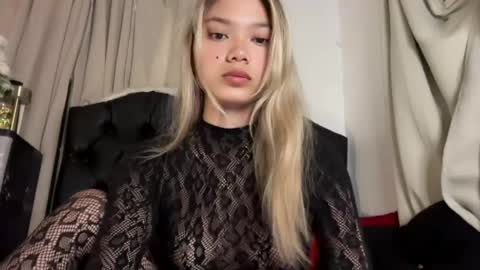 Snapshot of pretty_chikana chatting on April 13, 2026, 3:01 am Chikana online show from April 13, 2026, 3:01 am