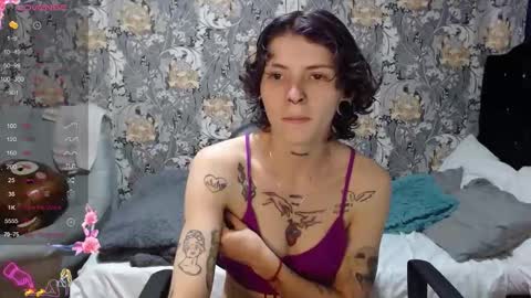 pretty_cristal22 online show from June 7, 2026, 5:27 pm