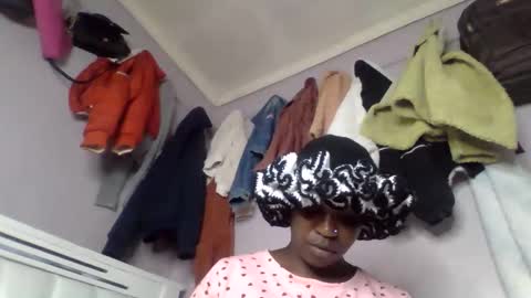 Snapshot of pretty_curvy99 chatting on March 2, 2026, 7:32 pm pretty_curvy99 online show from March 2, 2026, 7:32 pm