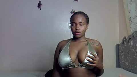 pretty_daina3 online show from April 14, 2026, 9:32 pm